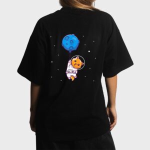Astronaut Cat in Space Holding Planet Balloon, Cat Lover Women T-Shirt